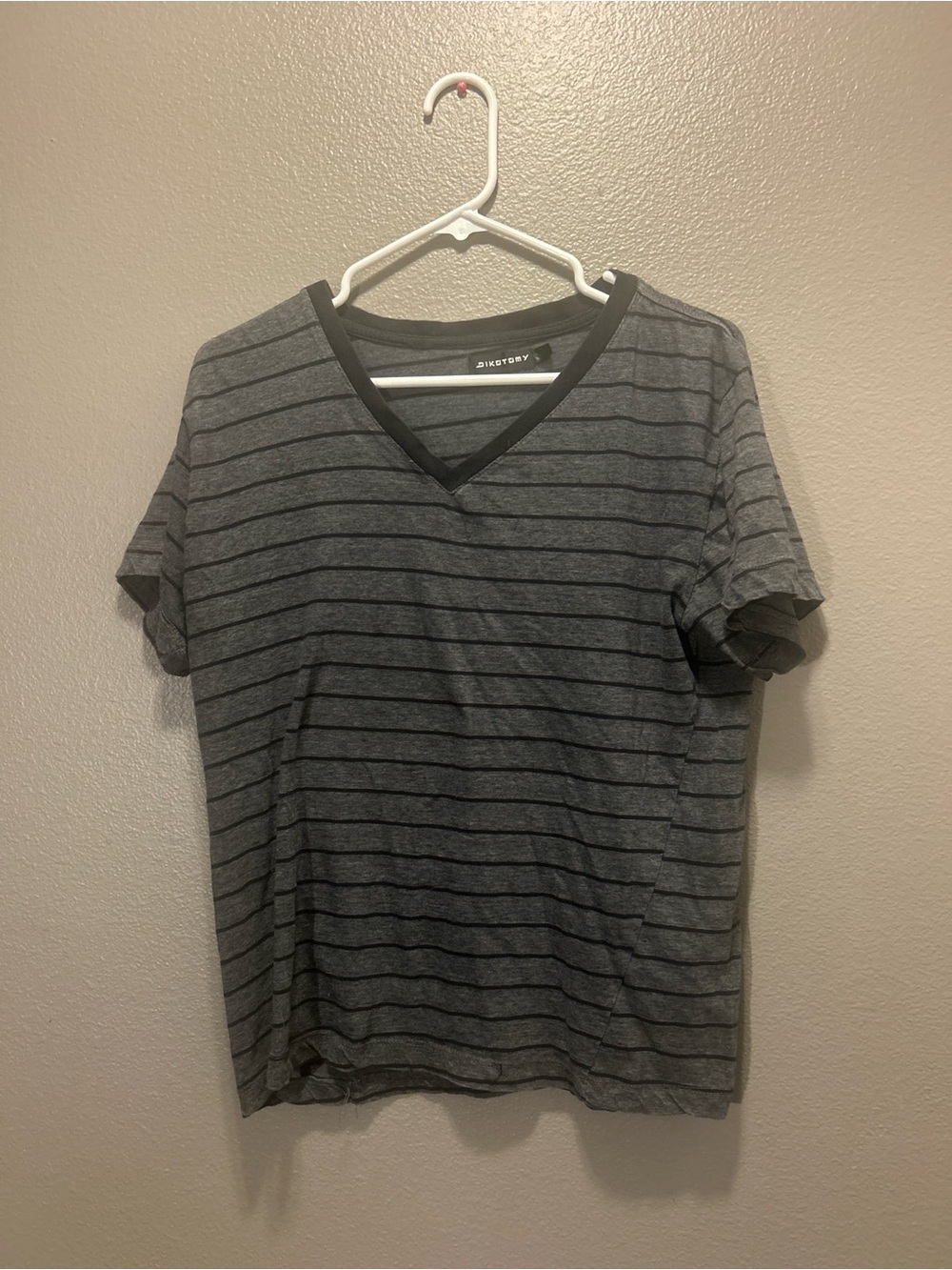 Dikotomy Mens Large V Neck Striped T Shirt Gray Black Short Sleeve Casual Tee
